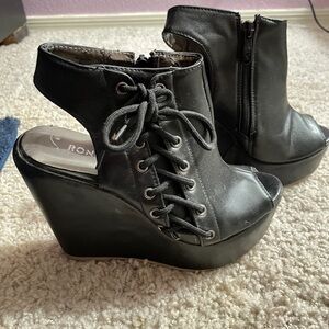 Gothic Platform Shoes Size 34, (slightly used)